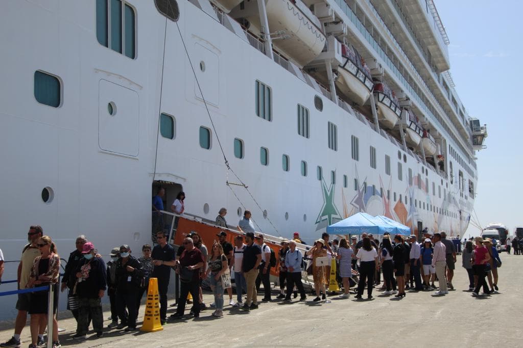 El crucero Norwegian Star repite escala en el Puerto de Motril con más de 3.000 ocupantes a bordo