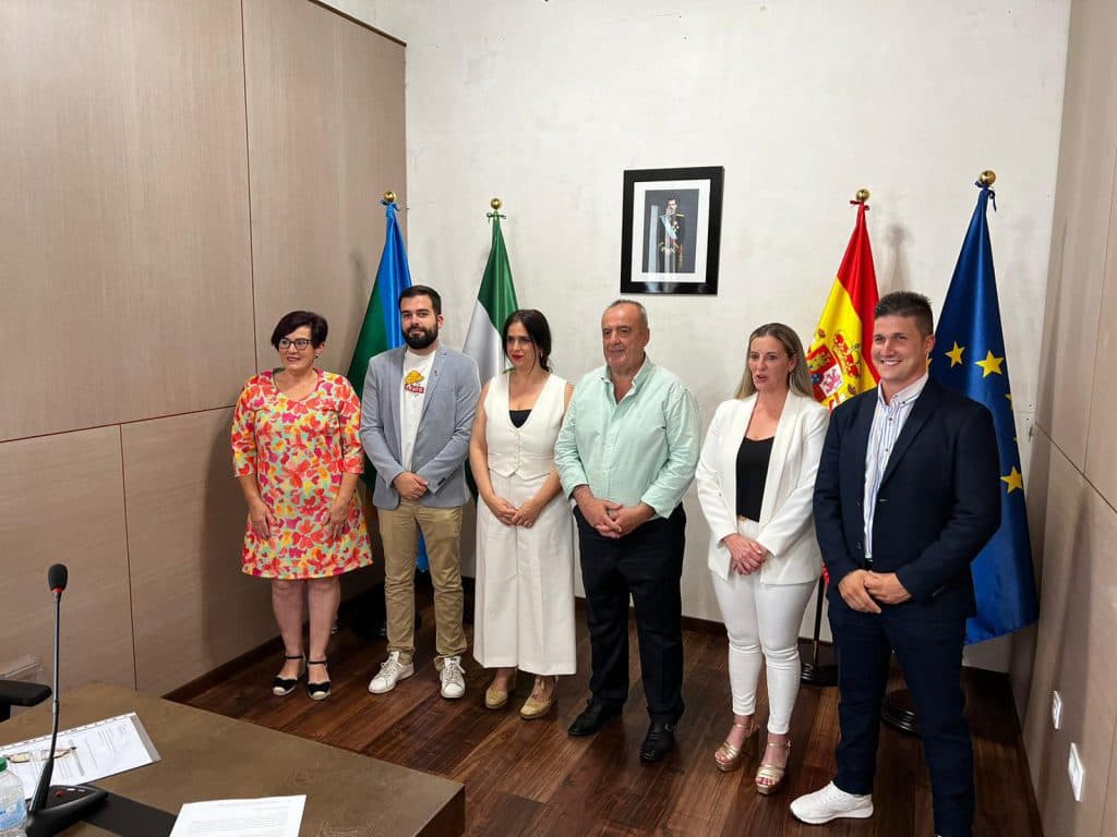 En Molvízar, dos años gobernará Fermín G. Puentedura y otros dos Irene Justo