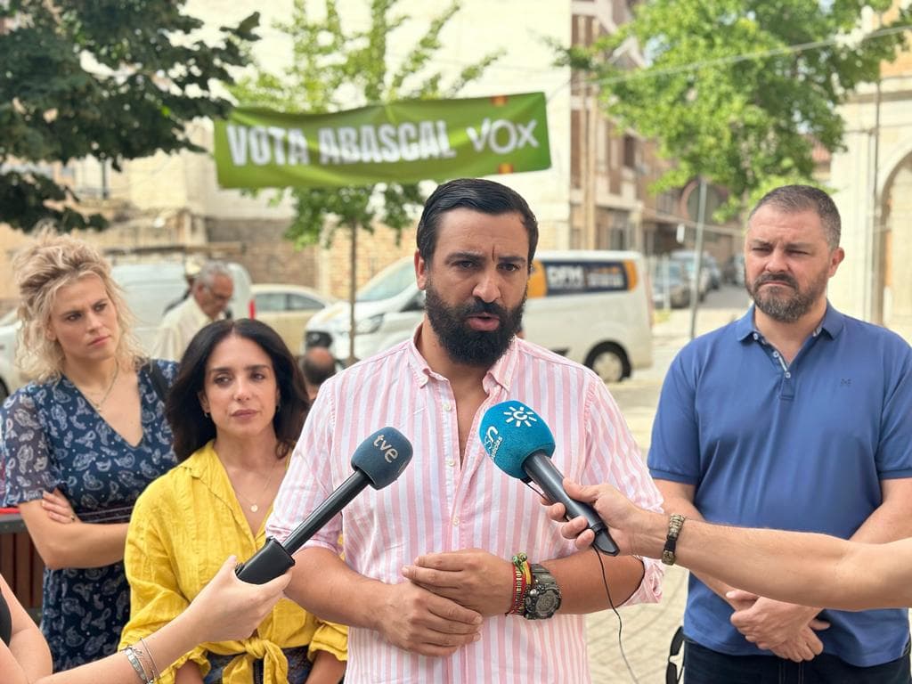 Jacobo Robatto: “VOX va a ser el fin de la impunidad en las calles y velará por la seguridad de los granadinos”
