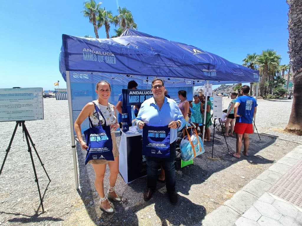 Ha comenzado en Almuñécar la campaña de sensibilización pesquera que lleva a cabo la Junta de Andalucía en la Costa Tropical