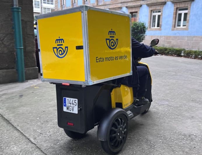 Correos incorpora 100 motos eléctricas de tres ruedas a su flota sostenible