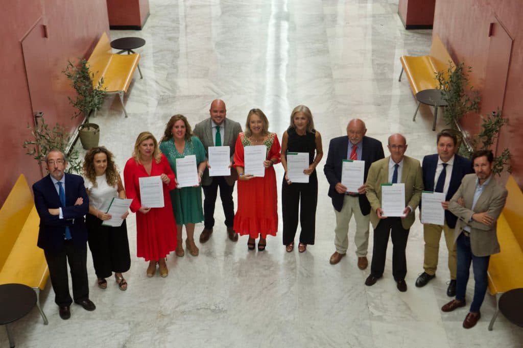 Del Pozo firma un acuerdo para reforzar la red de centros concertados con 265 docentes más