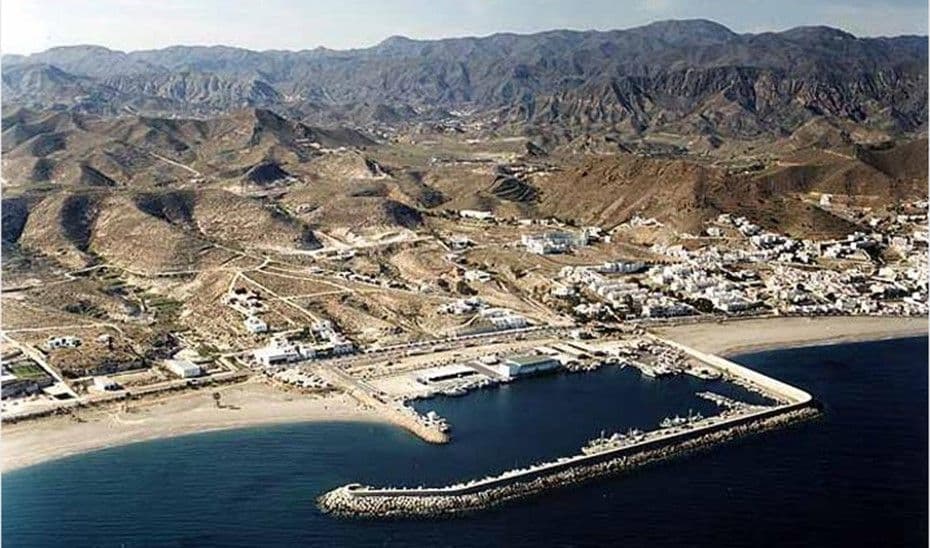 Rescatado el cuerpo sin vida de una persona en el mar en Carboneras