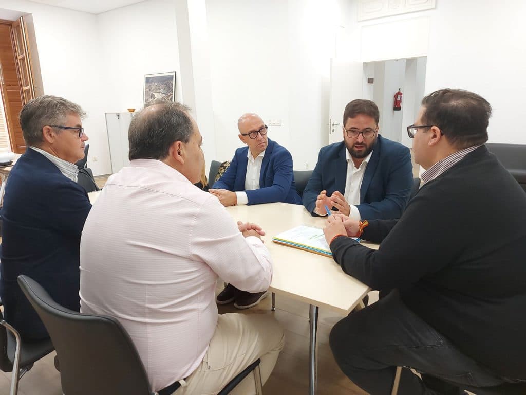 Mancomunidad y AECOST trabajan en una estrategia común para unir a empresarios y comerciantes de la Costa Tropical