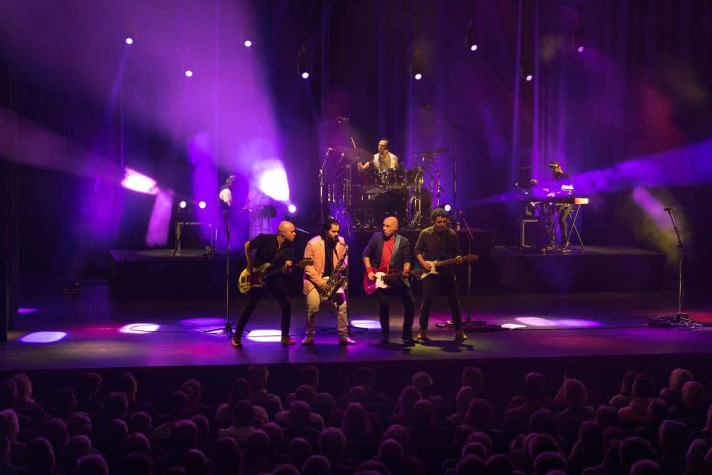 El mayor espectáculo internacional homenaje a dIRE sTRAITS llega a ATARFE (Granada) en noviembre con bROTHERS iN bAND