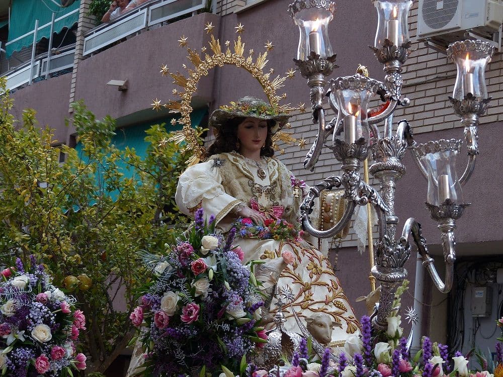 CAPUCHINOS CELEBRA SUS FIESTAS A LA REINA MADRE DEL BARRIO