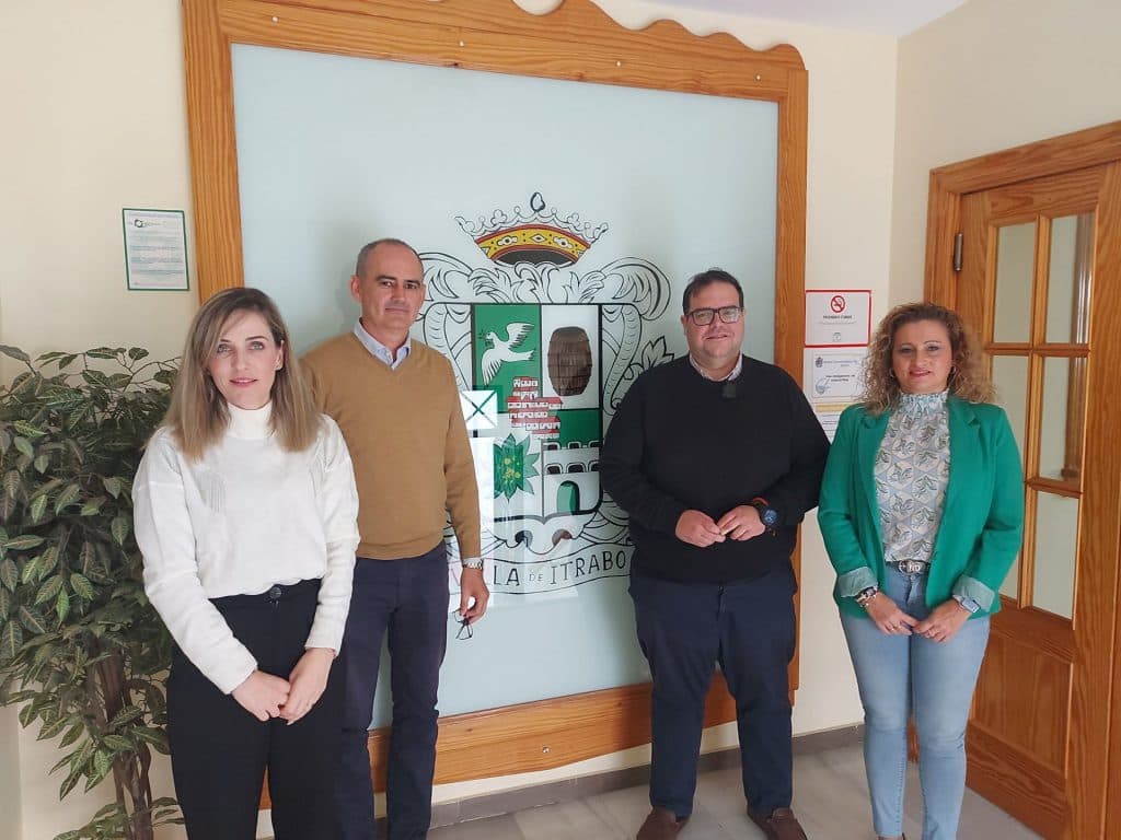 Caballero visita los municipios de Ítrabo y Molvízar en su ruta por la Costa Tropical