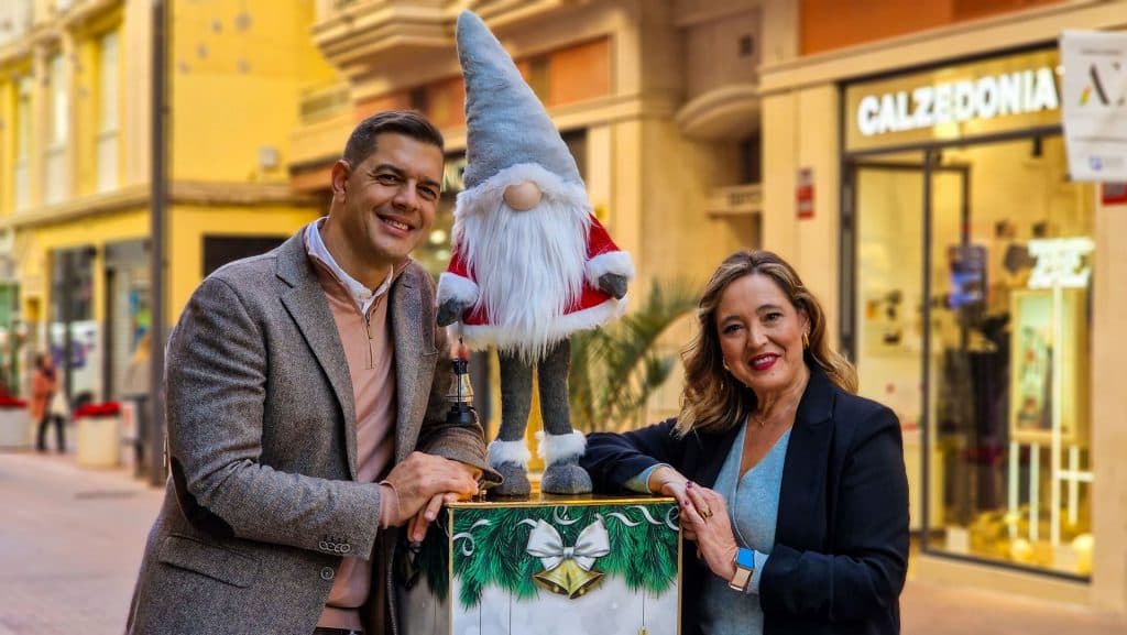 El duende de la Navidad regresa a los comercios de Motril para fomentar las compras en la ciudad