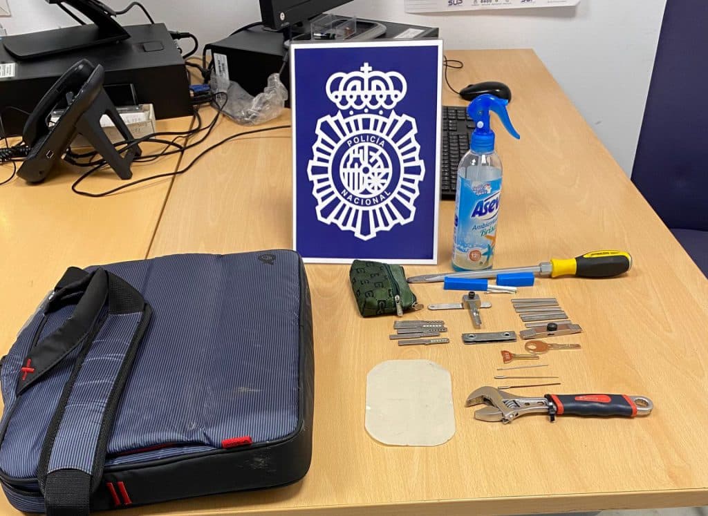 La Policía Nacional ha detenido en Motril a dos ladrones de domicilios pertenecientes a una banda itinerante