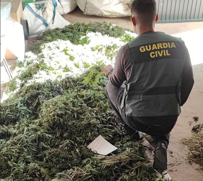 La Guardia Civil detiene a dos personas por tráfico de droga en la A-44 (Vélez de Benaudalla)