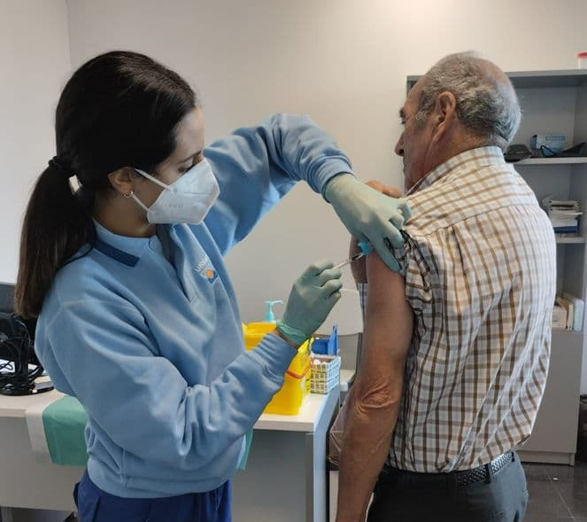 Andalucía volverá a vacunar sin cita frente a la gripe y Covid-19 los días 19, 20 y 21 de diciembre