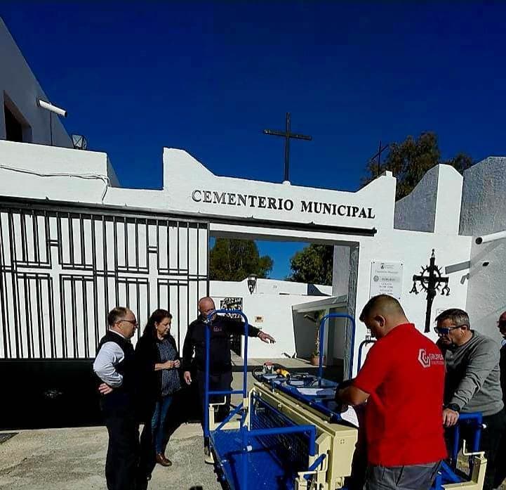 Almuñécar adquiere un elevador para el Cementerio Municipal