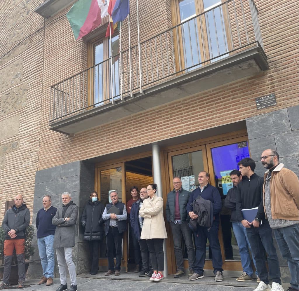 Órgiva se concentra en memoria de los dos guardias civiles asesinados en Barbate