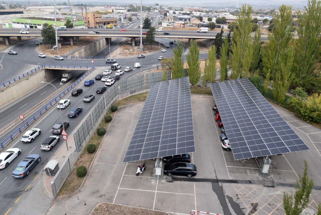 La Diputación de Granada, la primera de España que ofrece saber qué electricidad puede producir una vivienda con placas solares