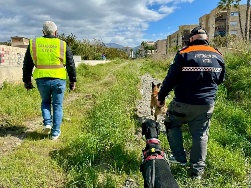 La Unidad Canina de Protección Civil Motril participa en la búsqueda de Francisco Pérez en Almuñécar