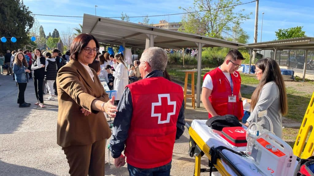 Alrededor de 300 alumnos participan en ‘Puente al futuro: la I feria de empleo’ en el IES La Madraza