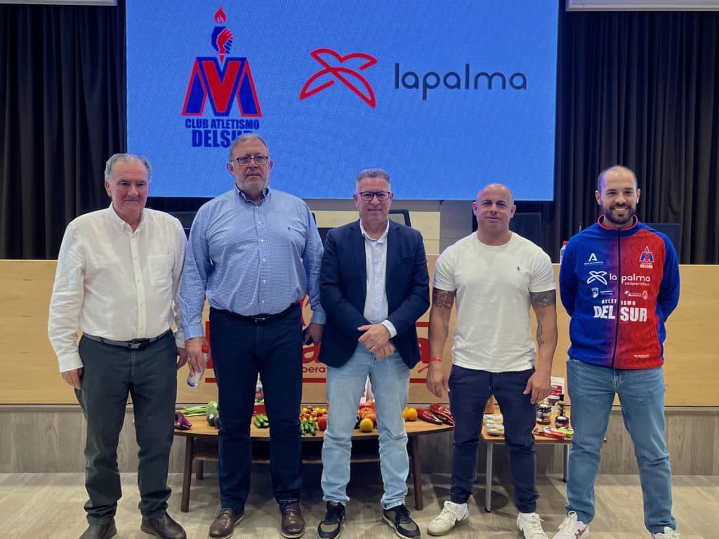 La Cooperativa La Palma refuerza su compromiso con el Club Atletismo Delsur