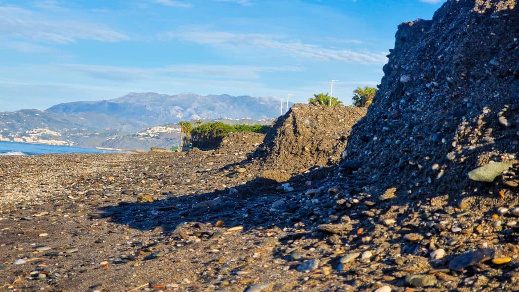 Las playas motrileñas vuelven a sufrir graves desperfectos tras los temporales de Semana Santa