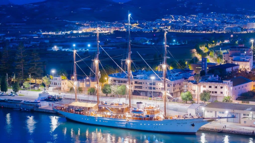 El lujoso crucero Sea Cloud llega al Puerto de Motril donde va a permanecer dos días
