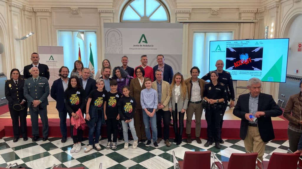 La Junta une a la comunidad educativa en un evento contra el acoso escolar