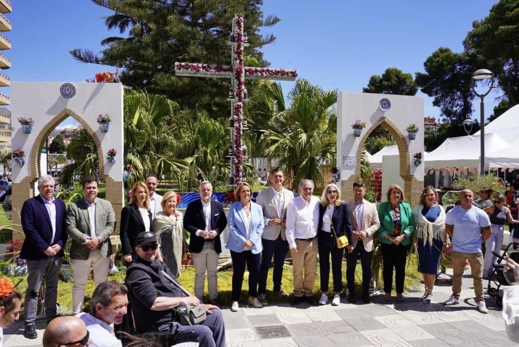 Motril inicia tres días de Cruces de Mayo con Las Explanadas como epicentro de la fiesta