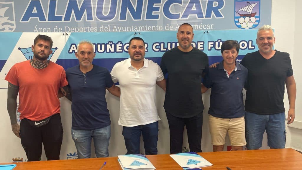 Alex Sánchez, entrenador del Almuñécar Club de Fútbol en su vuelta a la competición