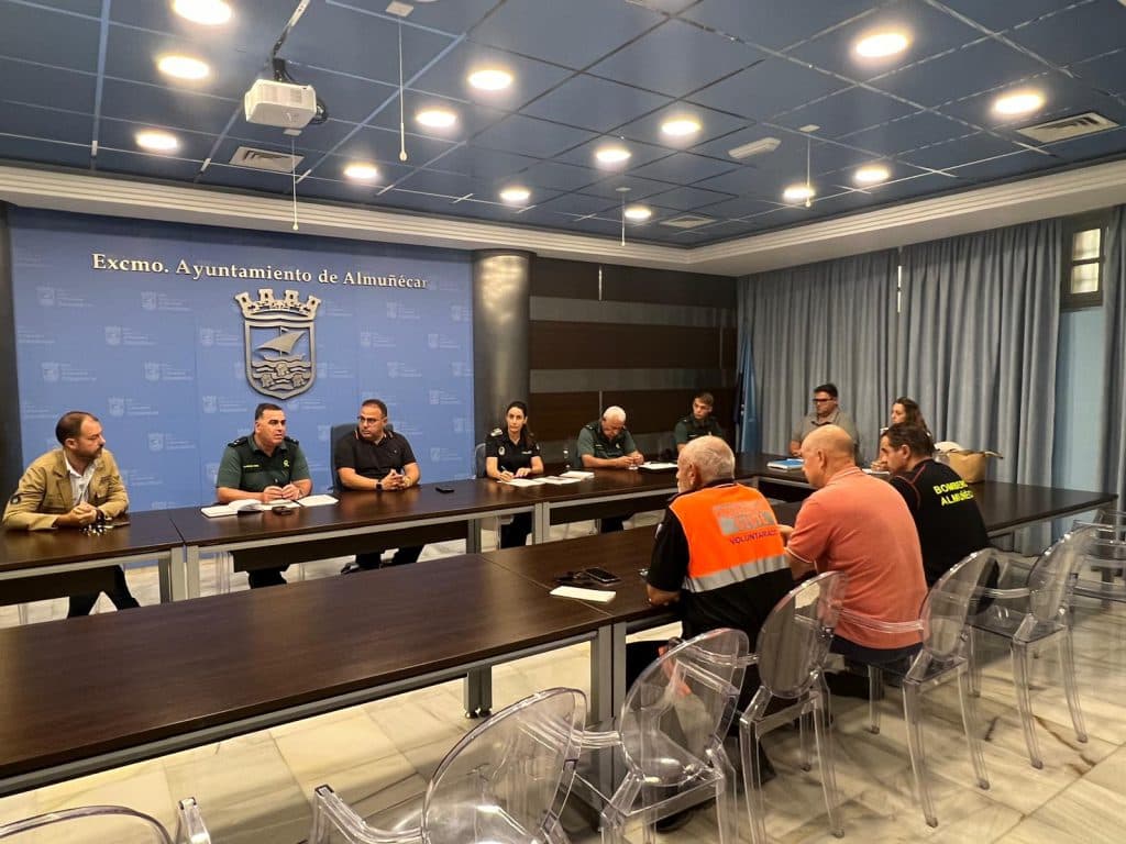 Almuñécar coordina el dispositivo de seguridad de la festividad de San Juan