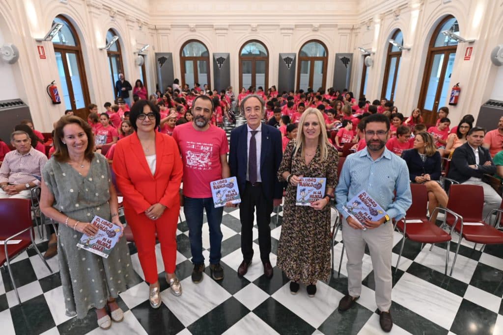 Más de 150 alumnos participan en el acto ‘Dona médula y sangre y serás mi héroe’