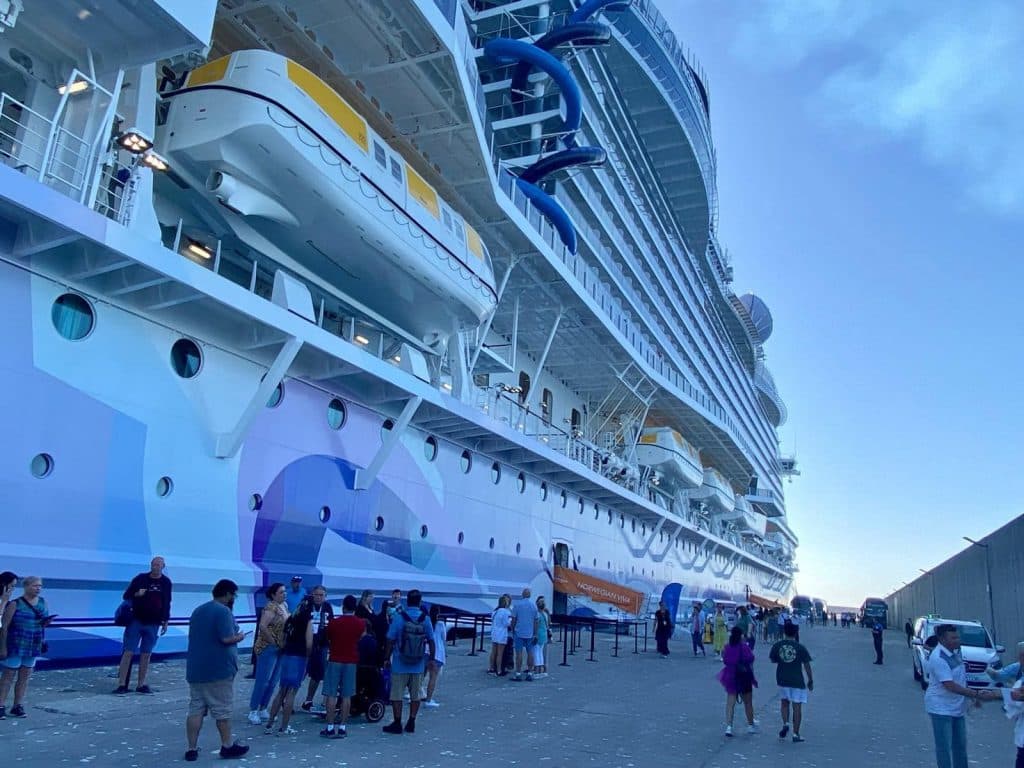 Nueva escala del impresionante crucero ‘Norwegian Viva’ en el Puerto de Motril