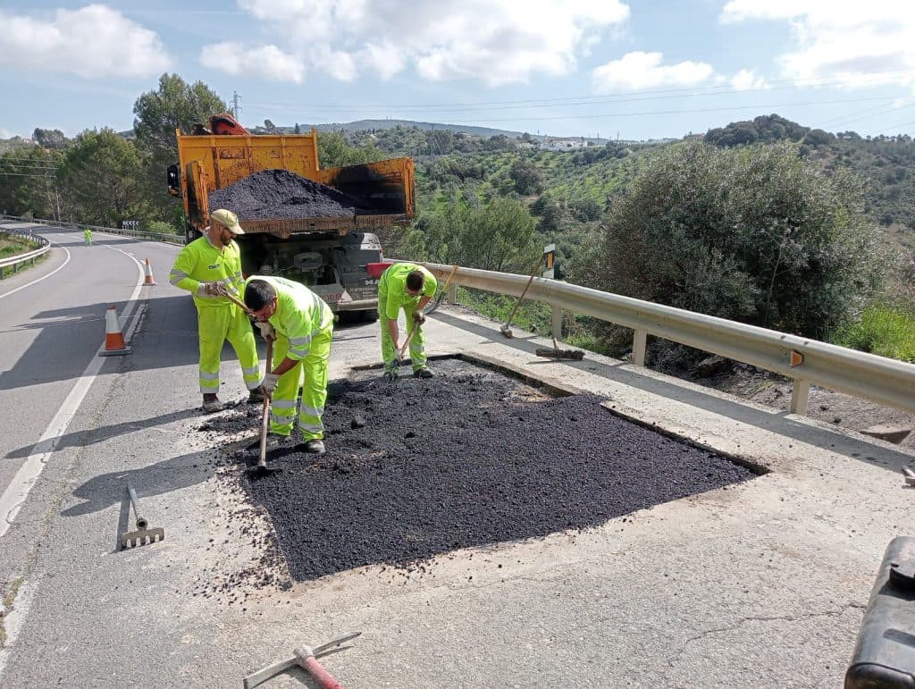 La Junta licita por 90 millones de euros los contratos de conservación de 3.748 kilómetros de carreteras