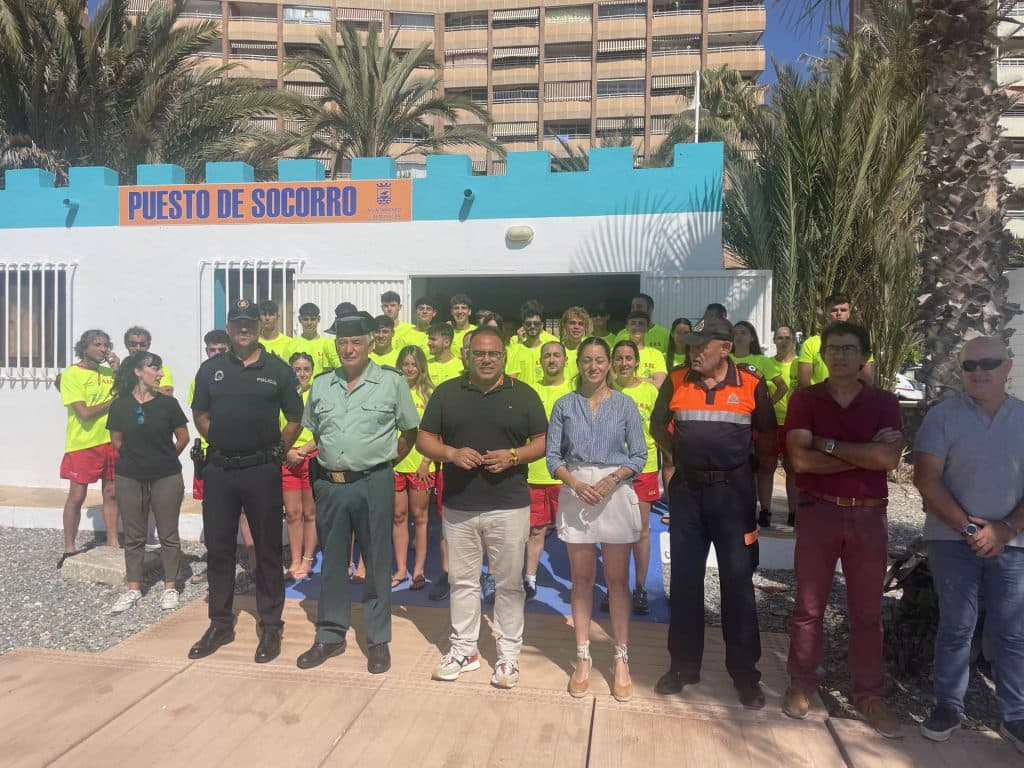 Entra en servicio el dispositivo de seguridad de las playas de Almuñécar y La Herradura
