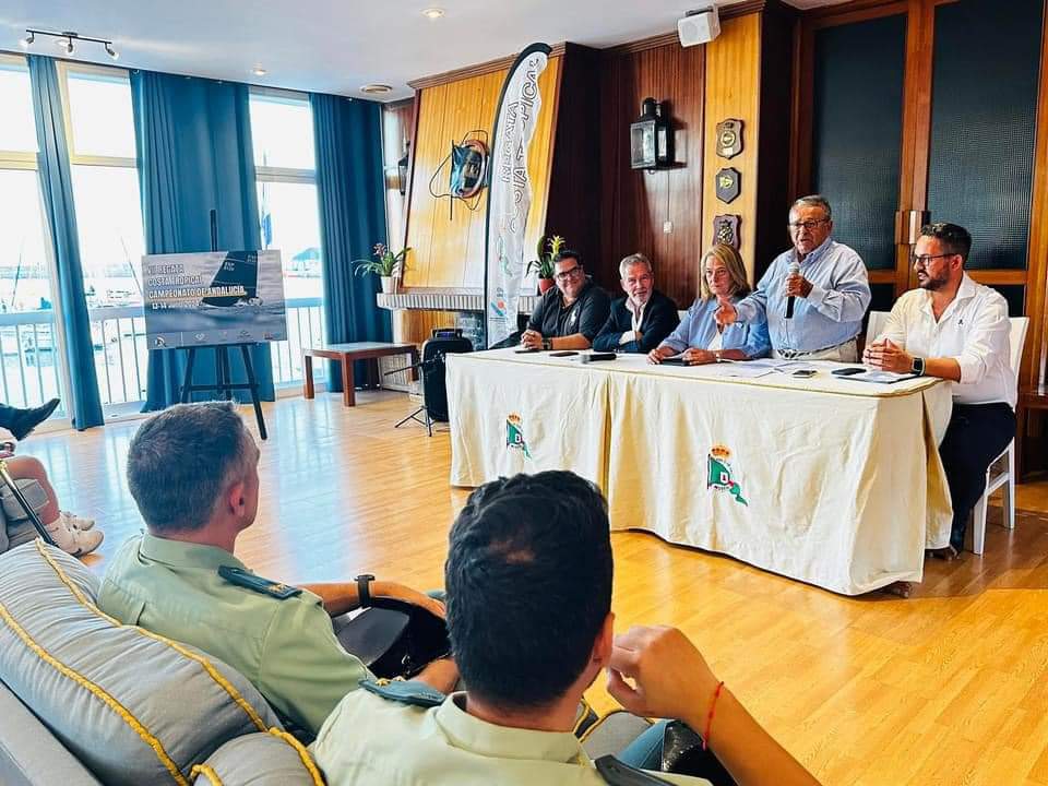 La 7ª edición de la Regata Costa Tropical llena de veleros el litoral granadino