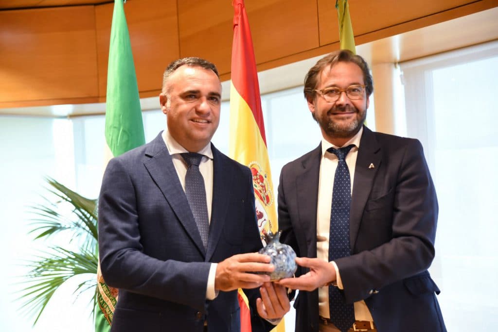 Encuentro institucional entre el presidente de la Diputación de Granada y el Delegado del Gobierno de la Junta de Andalucía en Granada