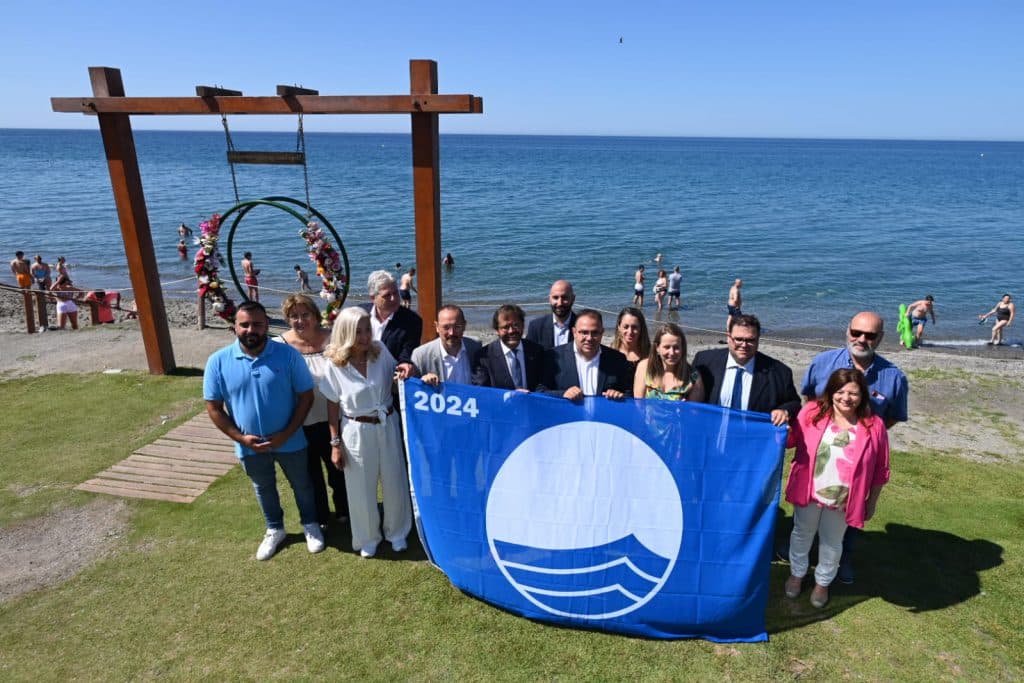 Las playas de la Costa Tropical tienen por primera vez 14 Banderas Azules
