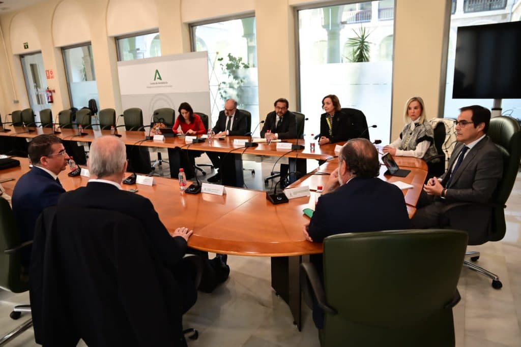 Abogados y procuradores del turno de oficio reciben más de 1,5 millones por sus servicios del segundo trimestre en Granada
