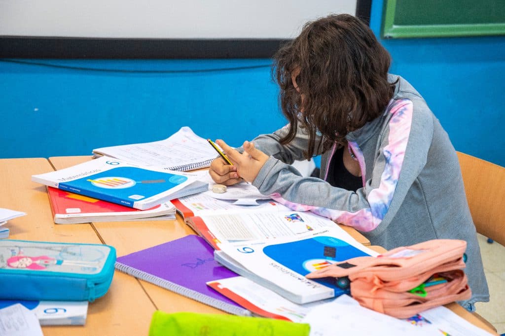 Más de 51.000 alumnos granadinos estrenan libros de texto en el curso 2024/25