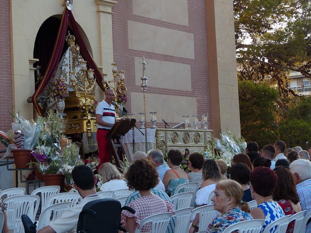 LA PATRONA DE MOTRIL RECIBE LA OFRENDA FLORAL DE SUS DEVOTOS