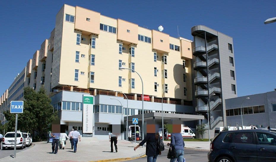 Cinco personas heridas al chocar un coche y un camión en la A-45 en Casabermeja