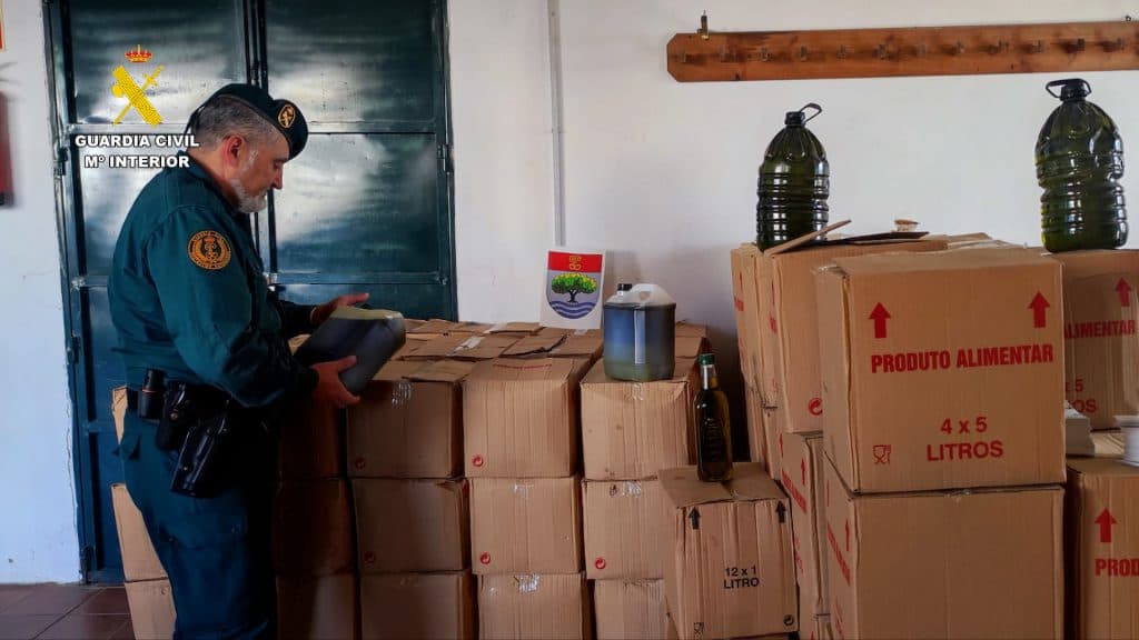 Intervenidos más de 2.500 litros de aceite lampante que iban a ser comercializados como aceite de oliva virgen