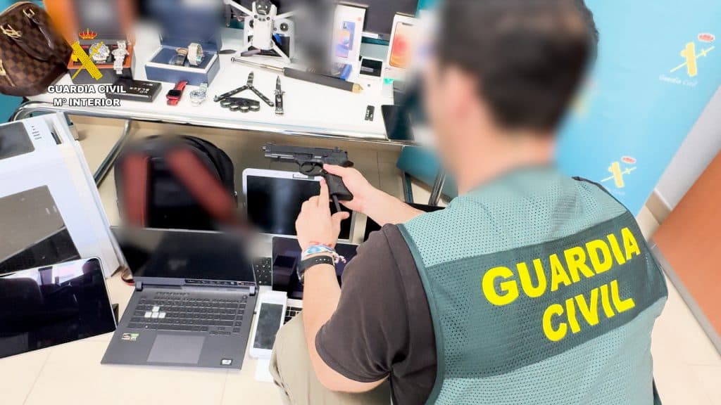 Más de 40 detenidos en una operación contra una organización criminal dedicada a las estafas bancarias