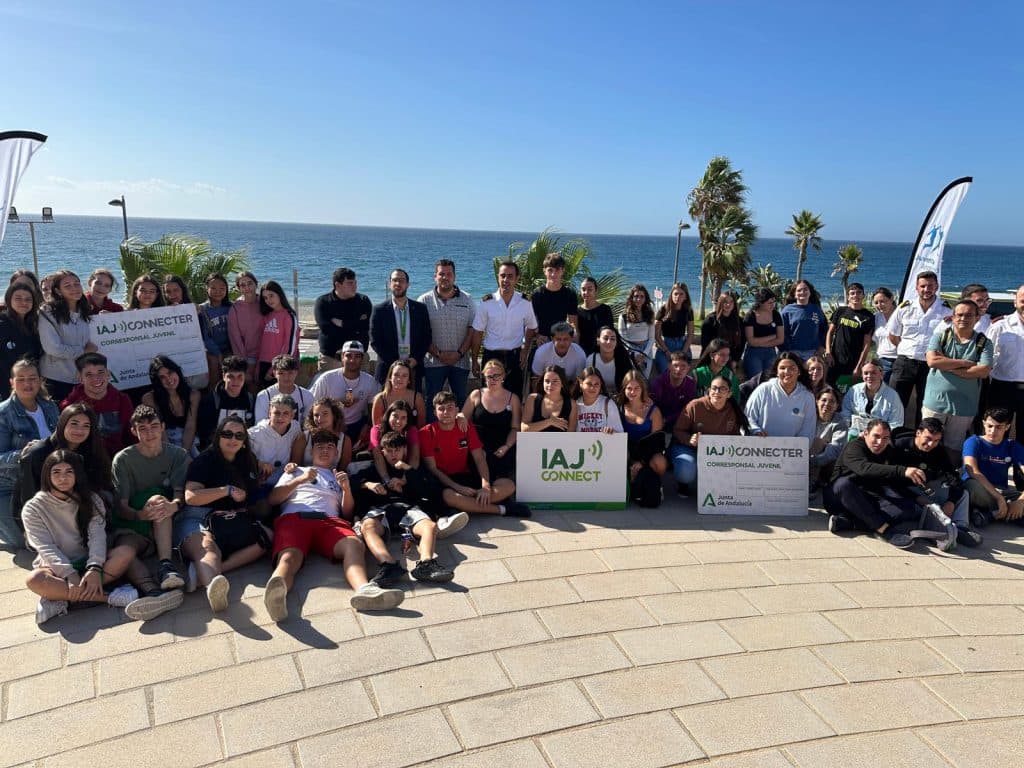 Más de 70 jóvenes de la provincia participan en una jornada del IAJ en Carchuna sobre hábitos saludables y medioambiente