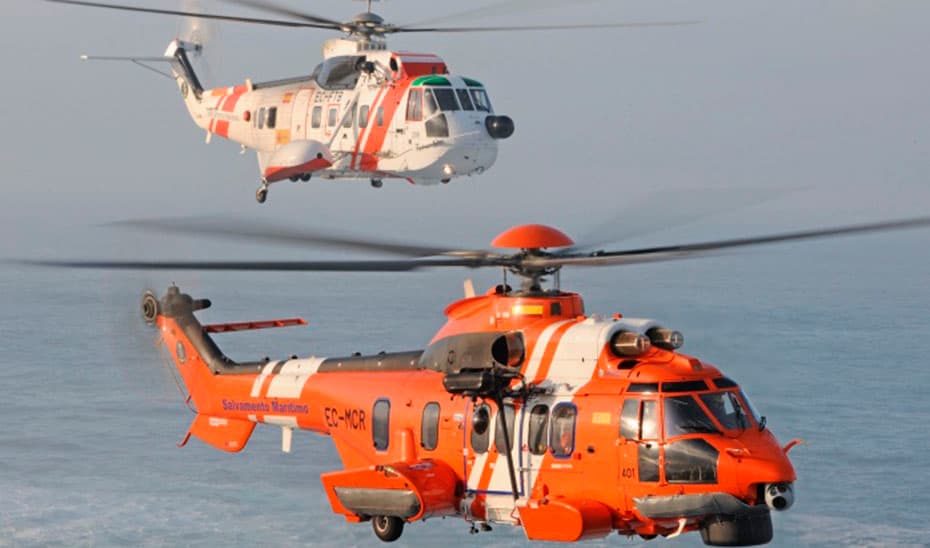 Rescatan a dos navegantes con dificultades en sus kayaks cerca de Motril cuando caía la noche