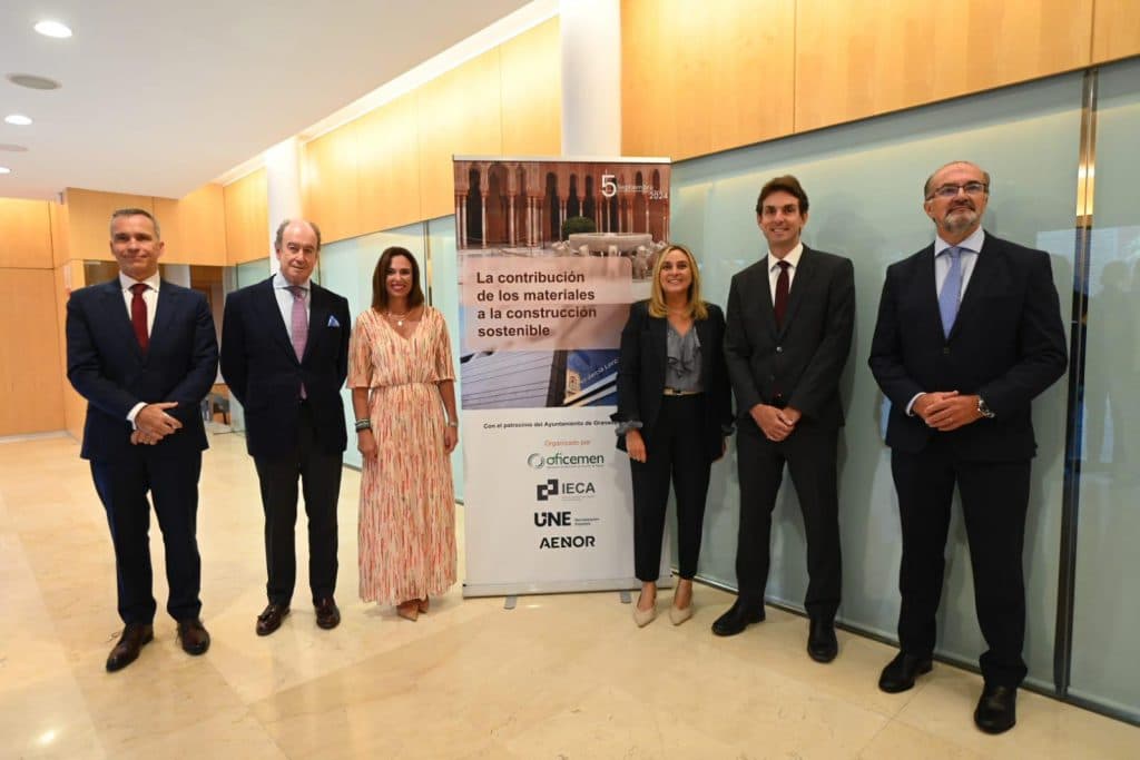 La Junta anima al sector de la construcción a que use materiales sostenibles en sus obras