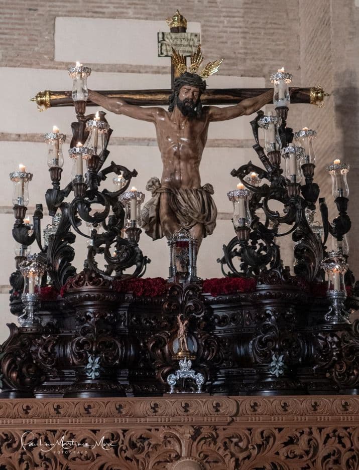 MOTRIL ACOGE CON PASIÓN LA SALIDA EXTRAORDINARIA DEL CRISTO DE LA EXPIRACIÓN
