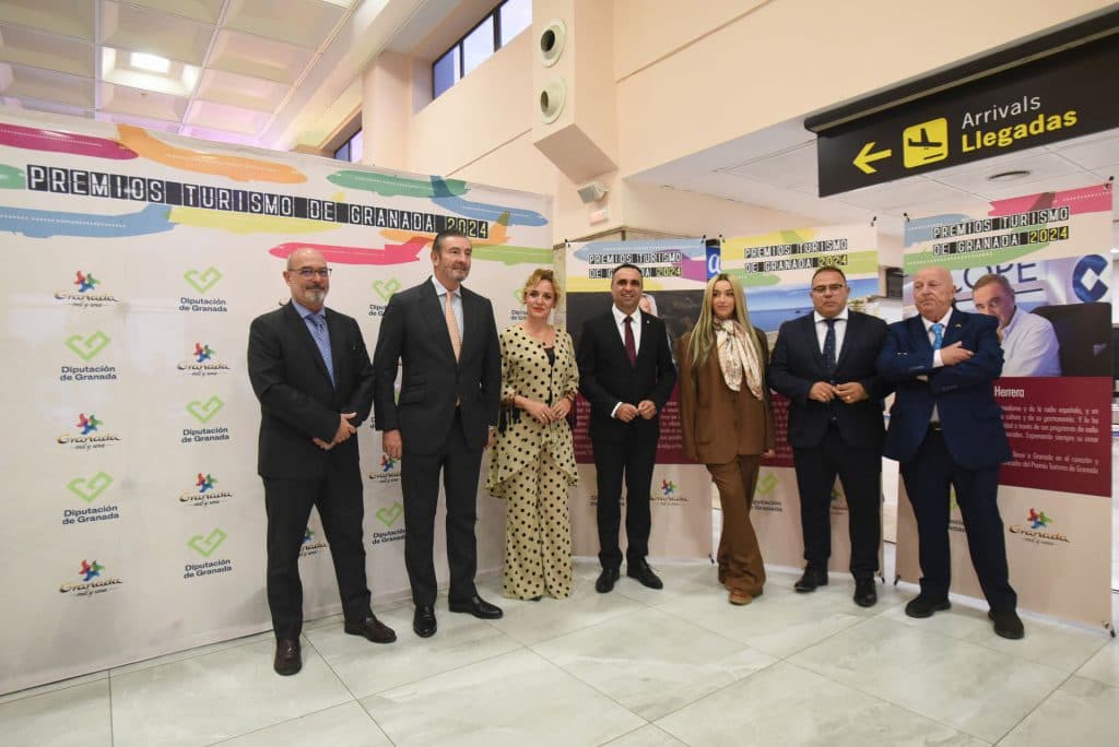 Lola Índigo, Carlos Herrera, Grupo Barceló, Almuñécar y Juan Luis Álvarez reciben los Premios Turismo de la Diputación de Granada