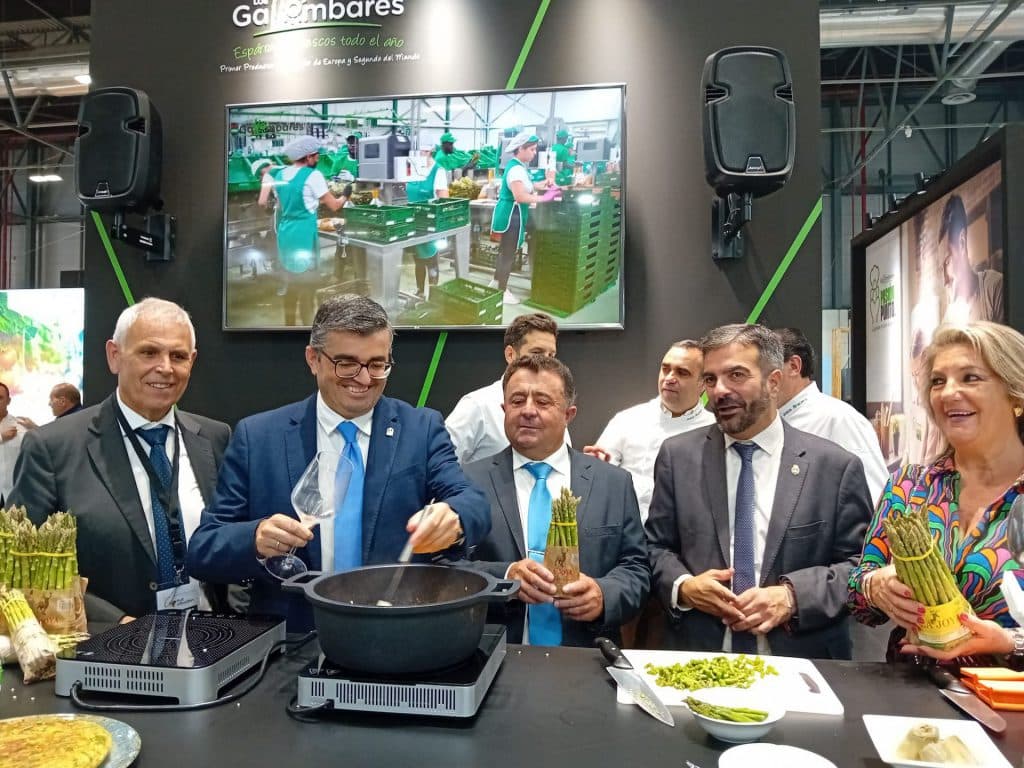 Empleo y FAECA ponen en marcha un proyecto pionero para evaluar la huella hídrica y de carbono de cooperativas andaluzas