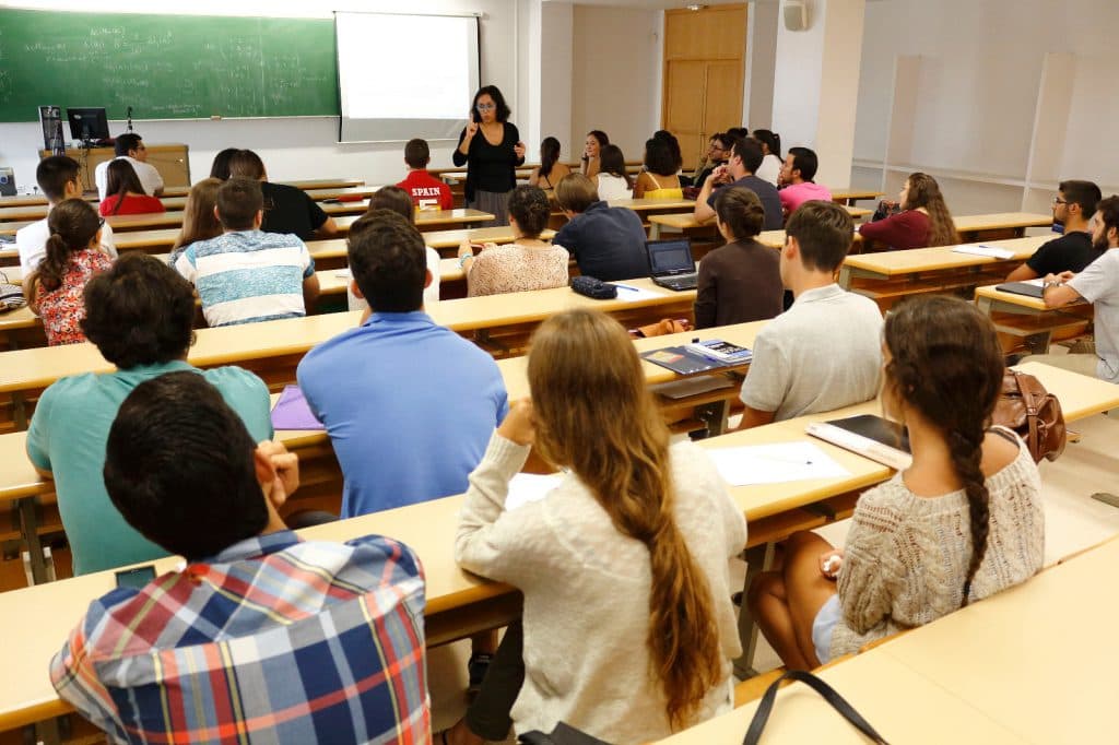La Junta autoriza a la UGR a verificar 6 títulos incluidos en la nueva programación académica