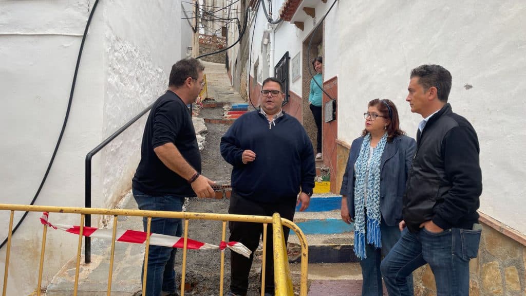 Ultiman la sustitución de las tuberías de la calle Aguacate de Jete