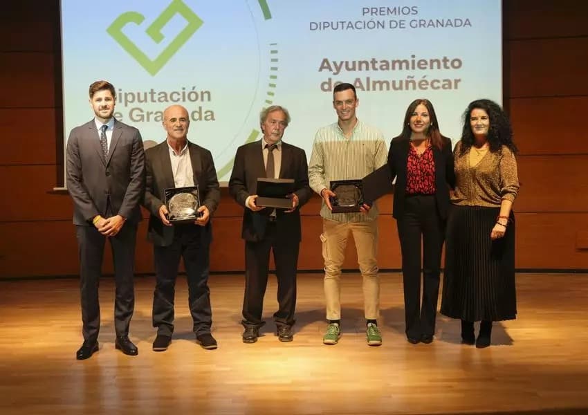 Almuñécar recibe el Premio Diputación de Granada que reconoce su labor en el fomento del deporte en la provincia