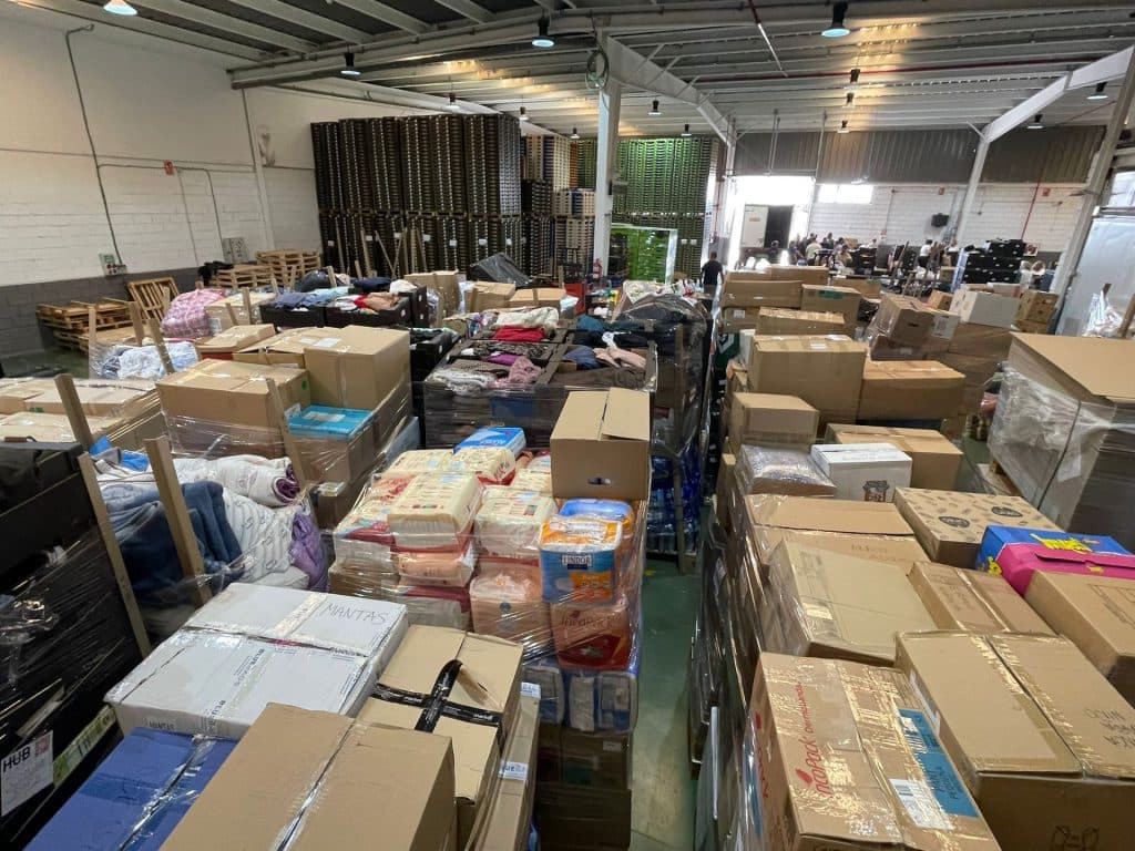 Motril y la Costa Tropical se vuelcan con Valencia: unos 30.000 kilos de alimentos y ropa se preparan para llegar hasta los municipios más afectados